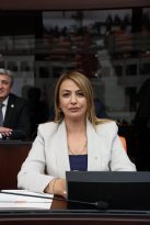 “BAKANLIK DEPREM KONUTLARINDAKİ SORUNLARI KONUŞMAKTAN KAÇINIYOR”