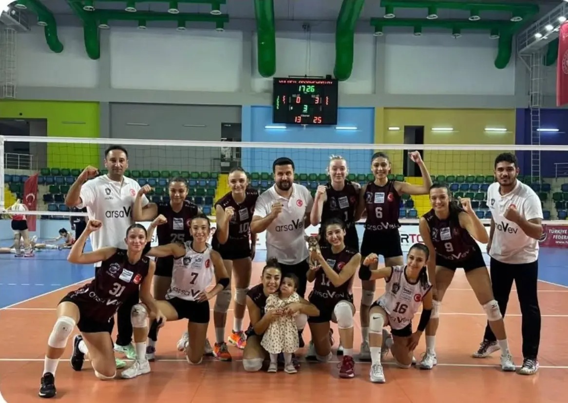 Hatay Voleybol’dan Tarihi Seri: Üst Üste 5. Zafer GÖZLER 1. LİG’E ÇEVRİLDİ!