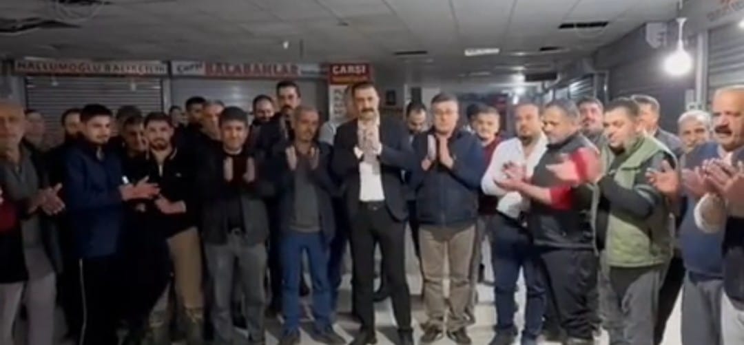 SAMANDAĞLI BALIKÇILARDAN SURİYE TEPKİSİ: “SOYKIRIMA KARŞI KEPENKLER İNDİ”