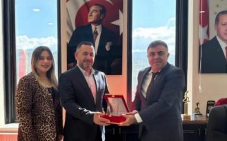 MEHMET ALİ SON’DAN EĞİTİME BÜYÜK DESTEK: PLAKETLE ONURLANDIRILDI!