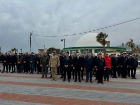 SAMANDAĞ’DA HÜZÜN VE DUA: 6 ŞUBAT ŞEHİTLERİ HIZIR PARKI’NDA ANILDI