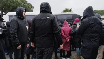 SAMANDAĞ EL ELE: MİGROS İŞÇİSİNİN ÇIĞLIĞI İLÇEMİZDE YANKILANIYOR!