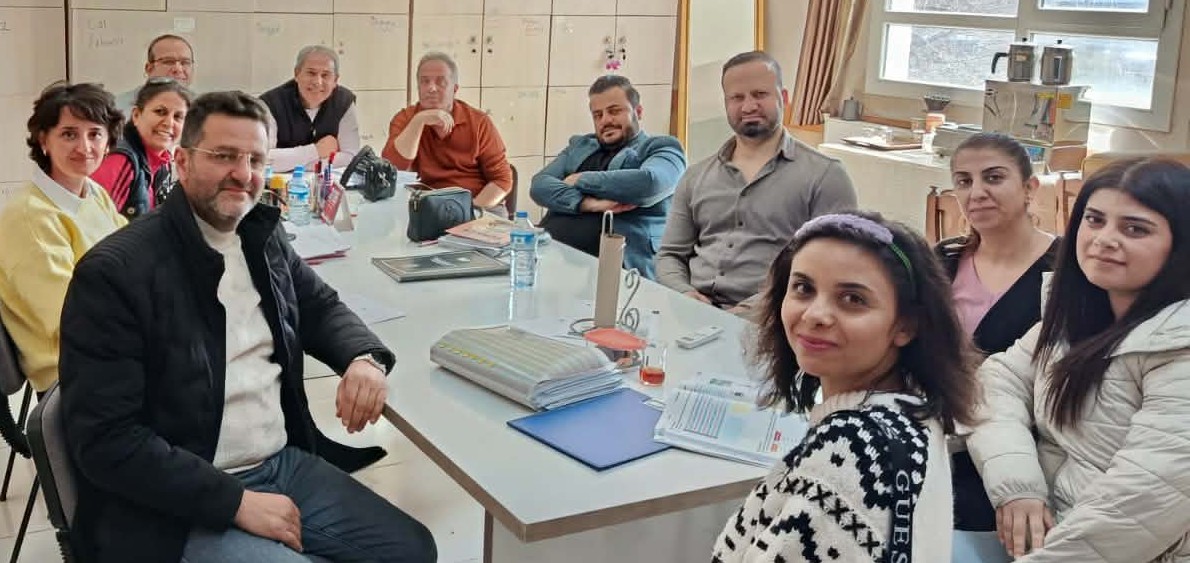 Eğitim Sen Samandağ’dan okul çıkarması: “OKULLARDA GARDİYANLIK DEĞİL, LİDERLİK İSTİYORUZ”