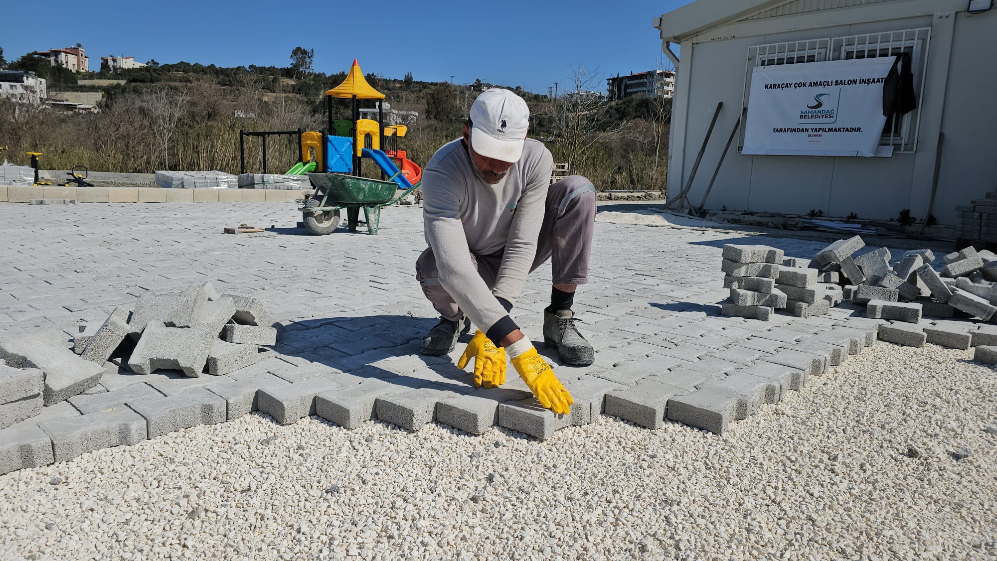 KARAÇAY MAHALLESİ’NE MODERN DOKU: ÇOK AMAÇLI SALONDA SONA YAKLAŞILDI!