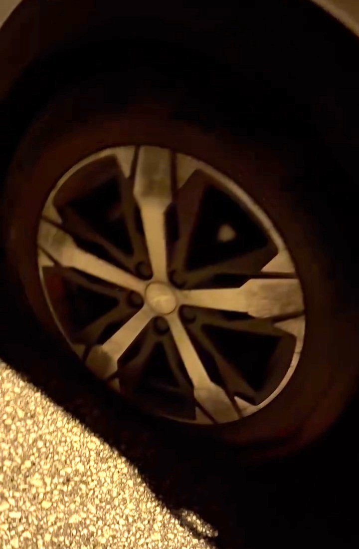 2500 KM BİTTİ, SAMANDAĞ GİRİŞİNDE 2 LASTİK GİTTİ!