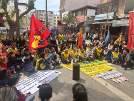 Samandağ’da Eğitim Emekçilerinden Duygusal Yürüyüş: “OKULLARIN SORUNU GÜVENLİK DEĞİL, GELECEK KAYGISIDIR!”