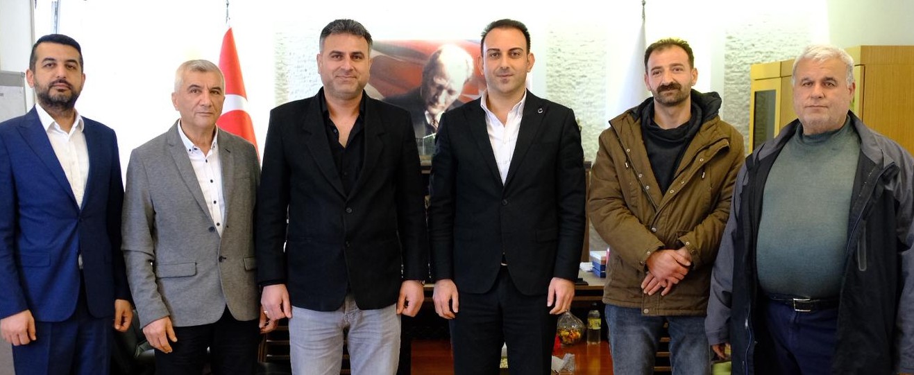 DEFNE’DE SİYASET KAZANI KAYNIYOR: MECLİS ÜYELERİ SAF DEĞİŞTİRDİ, HALK “ALGI” DİYOR!